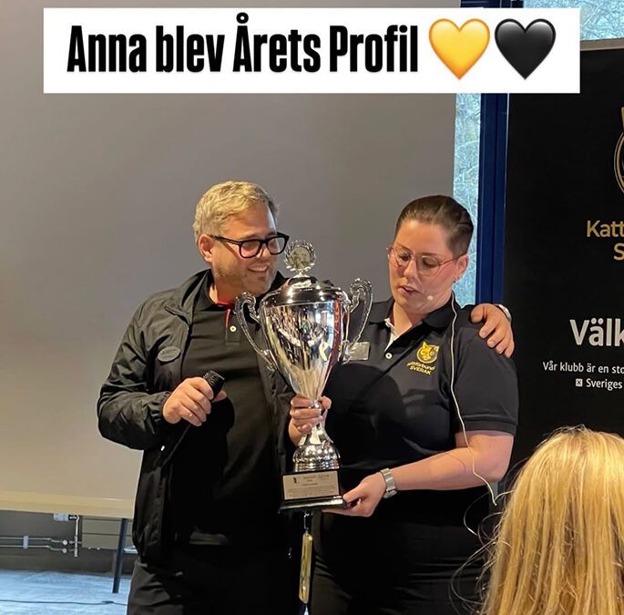 Anna tilldelades Årets Profil 2024 av Kattförbundet SVERAK & Agria Djurförsäkring